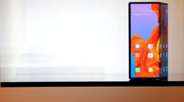 هواوي تقدم Mate X7 القابل للطي بخمس إطلالات تجمع بين التصميم الفاخر والتقنيات المتطورة